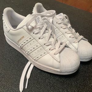 Adidas Superstar White w/stud detail